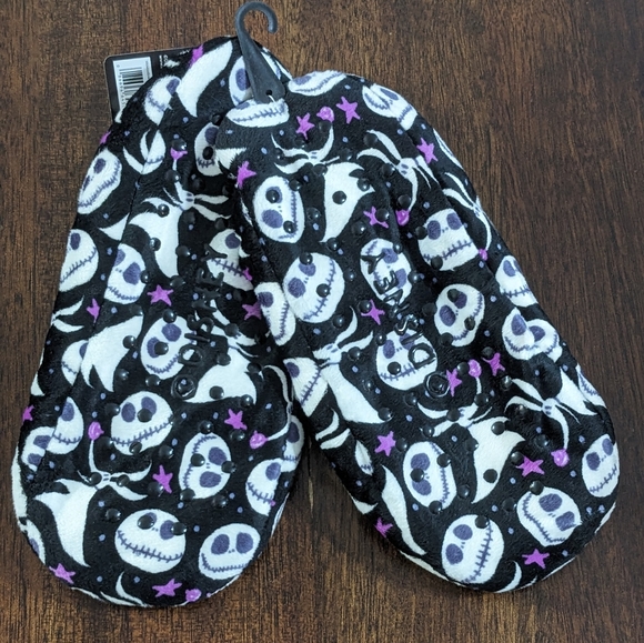 Disney The Nightmare Before Christmas Ladies Fuzzy Babba Slipper Socks,Size: S/M - Picture 2 of 3